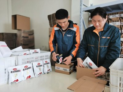 盱眙郵政 小料包大助攻，調(diào)出龍蝦產(chǎn)業(yè)好“味道”